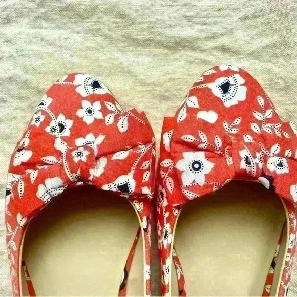 Janie and Jack Girl’s Size 3K Red/White/Black floral Mary Jane shoes - Picture 2 of 6